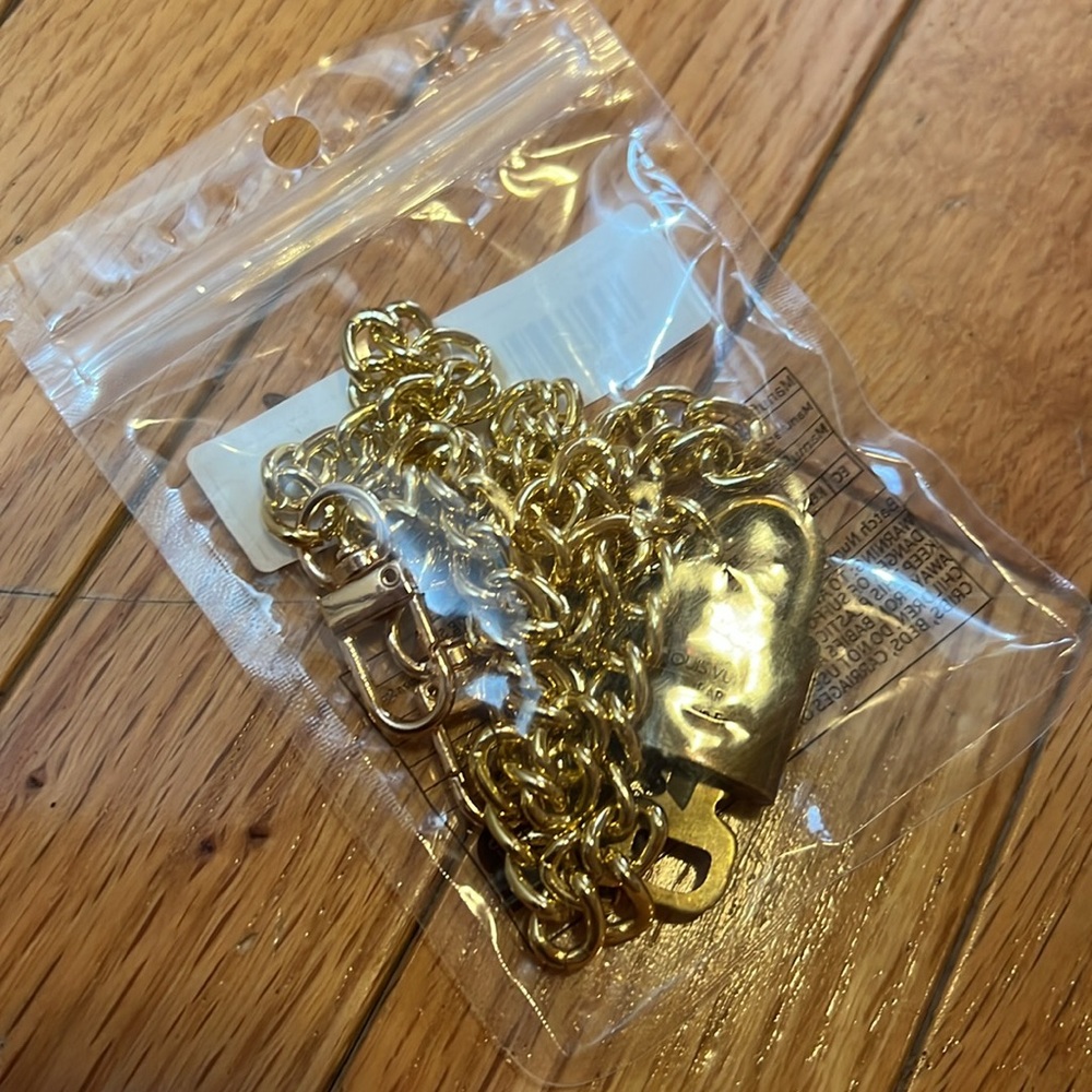 š§”Gold Chain Necklace with LV Lock Pendant 307 - Picture 14 of 14